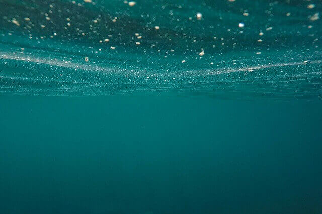 水
